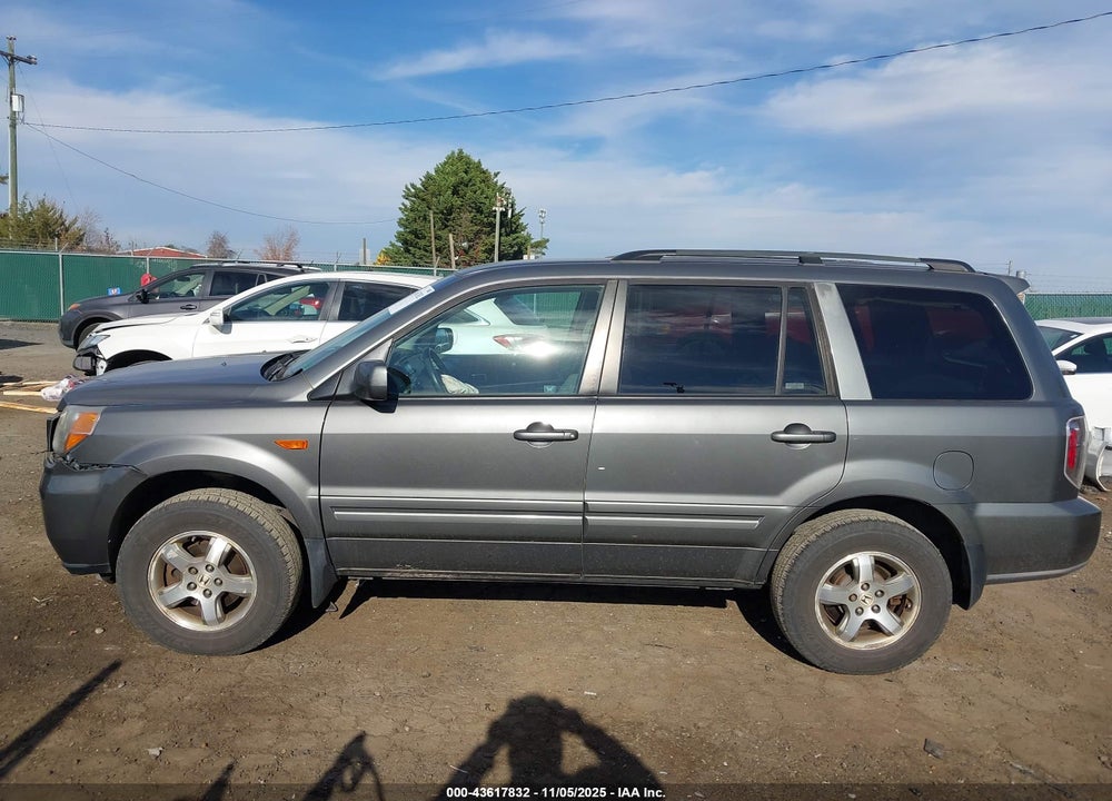 2007 HONDA PILOT VIN: 5FNYF18457B015328