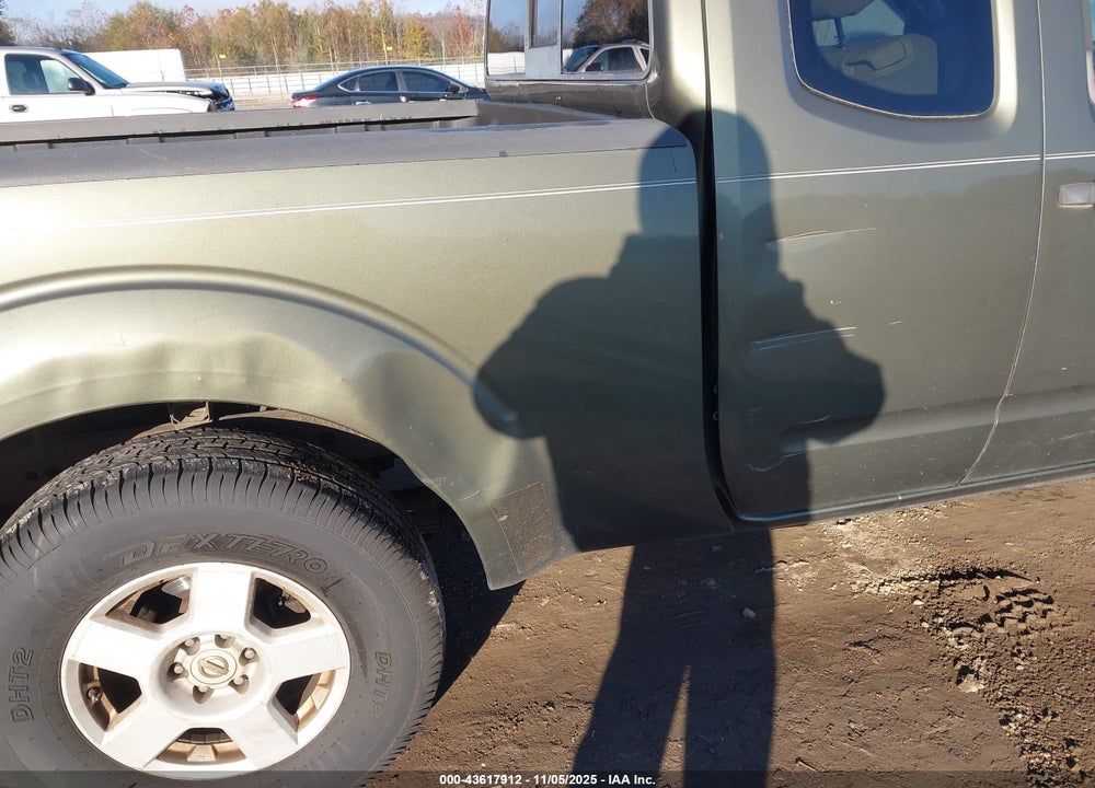 2005 NISSAN FRONTIER SE VIN: 1N6AD06U55C452077