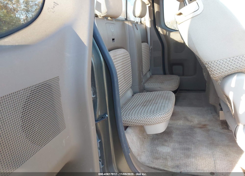 2005 NISSAN FRONTIER SE VIN: 1N6AD06U55C452077