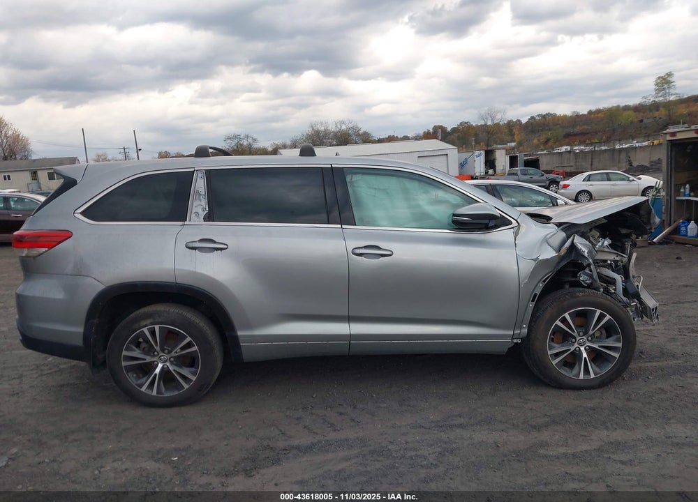 2018 TOYOTA HIGHLANDER VIN: 5TDBZRFH6JS862251