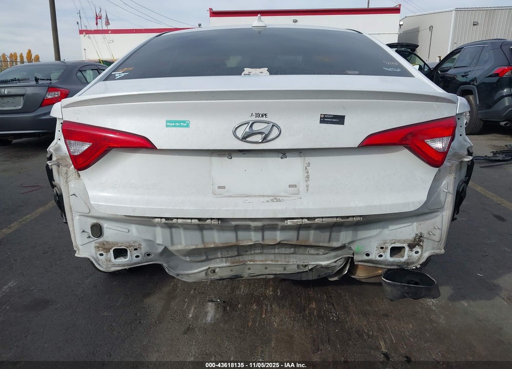 2015 HYUNDAI SONATA SE VIN: 5NPE24AF9FH205077