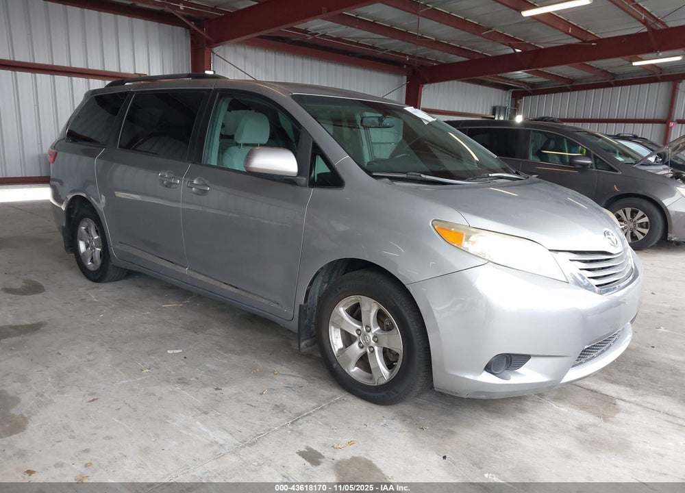 2017 TOYOTA SIENNA LE 8 PASSENGER VIN: 5TDKZ3DC6HS829782