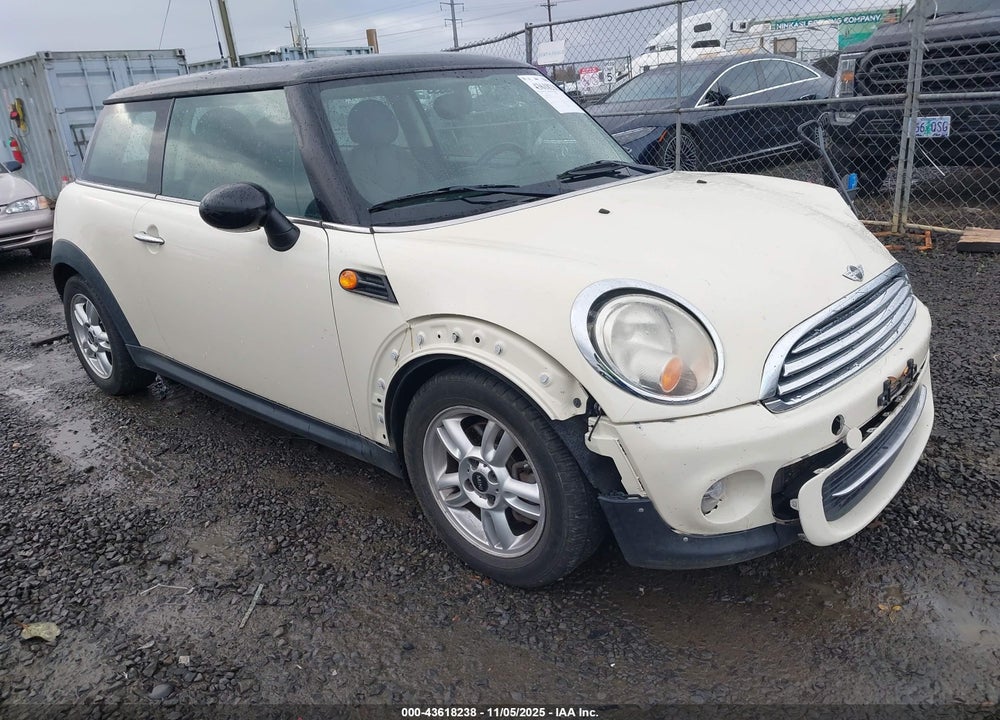 2011 MINI COOPER VIN: WMWSU3C50BT094112