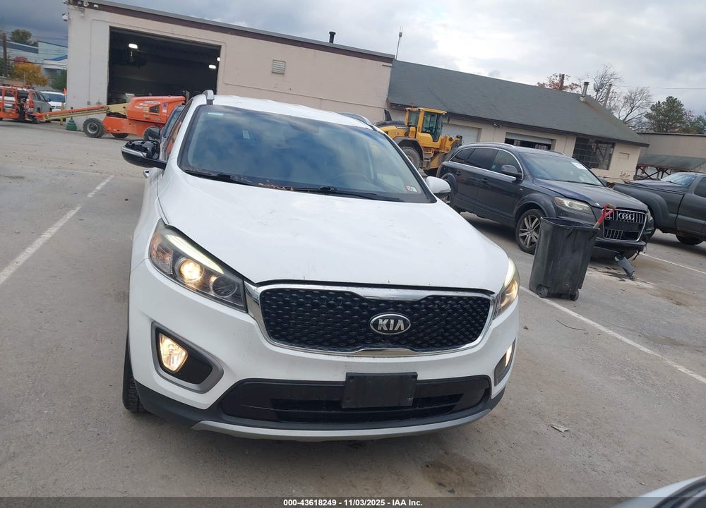 2016 KIA SORENTO VIN: 5XYPHDA56GG110919
