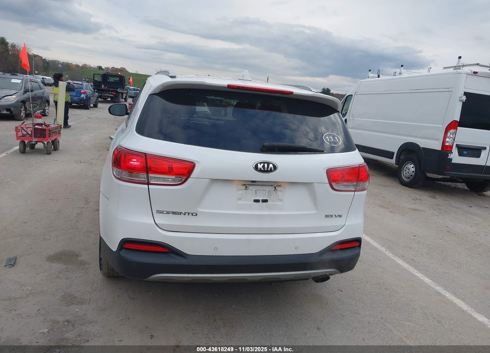 2016 KIA SORENTO VIN: 5XYPHDA56GG110919