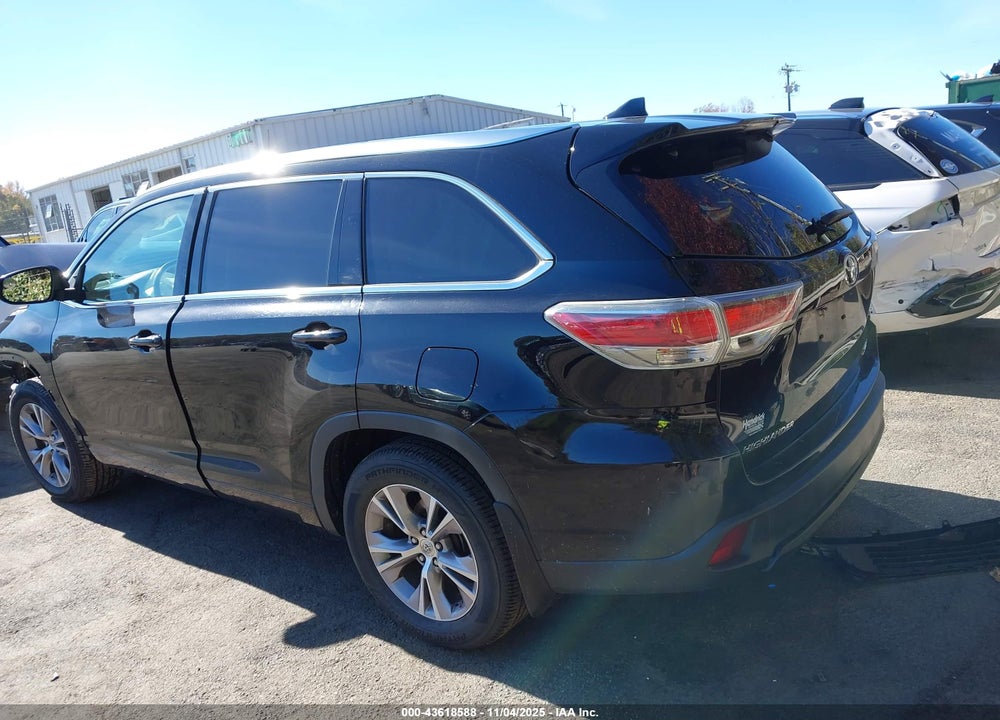 2015 TOYOTA HIGHLANDER XLE V6 VIN: 5TDJKRFH6FS207661