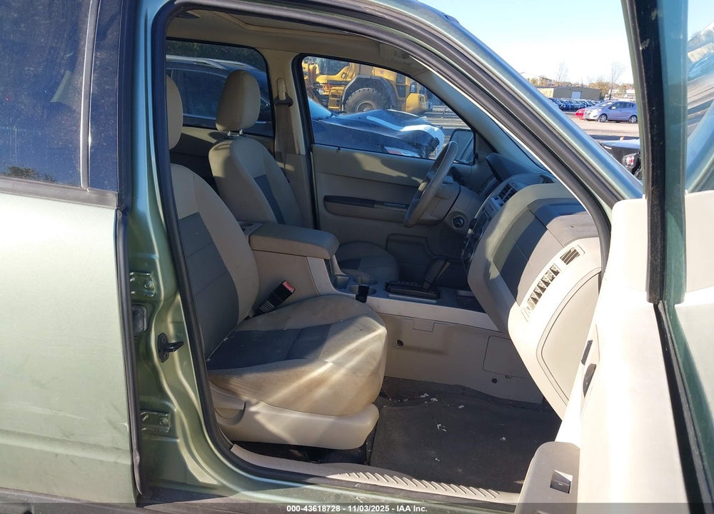 2008 FORD ESCAPE XLT VIN: 1FMCU93128KC70627
