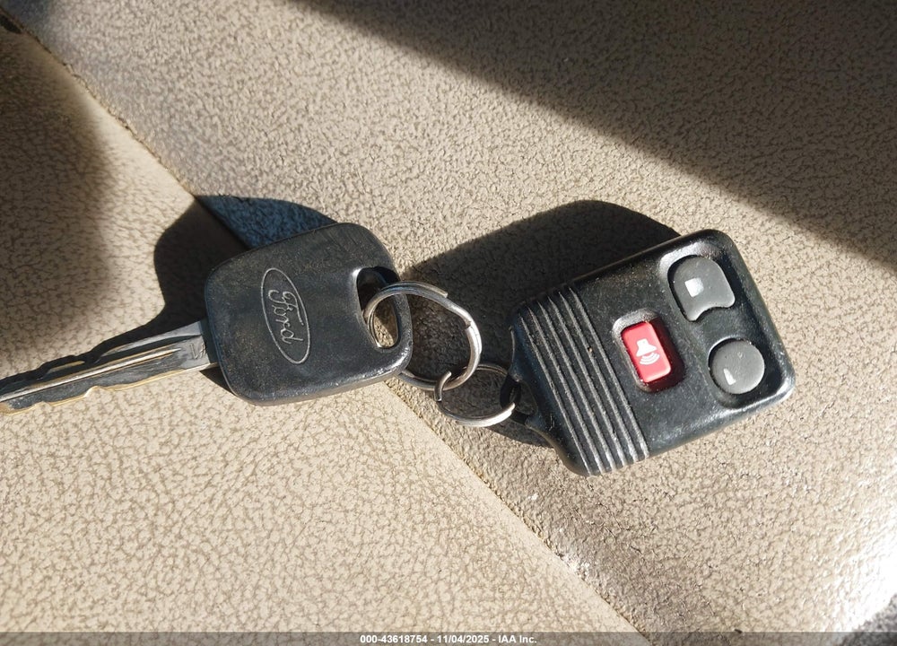 2003 FORD ESCAPE XLT VIN: 1FMYU93173KC66300