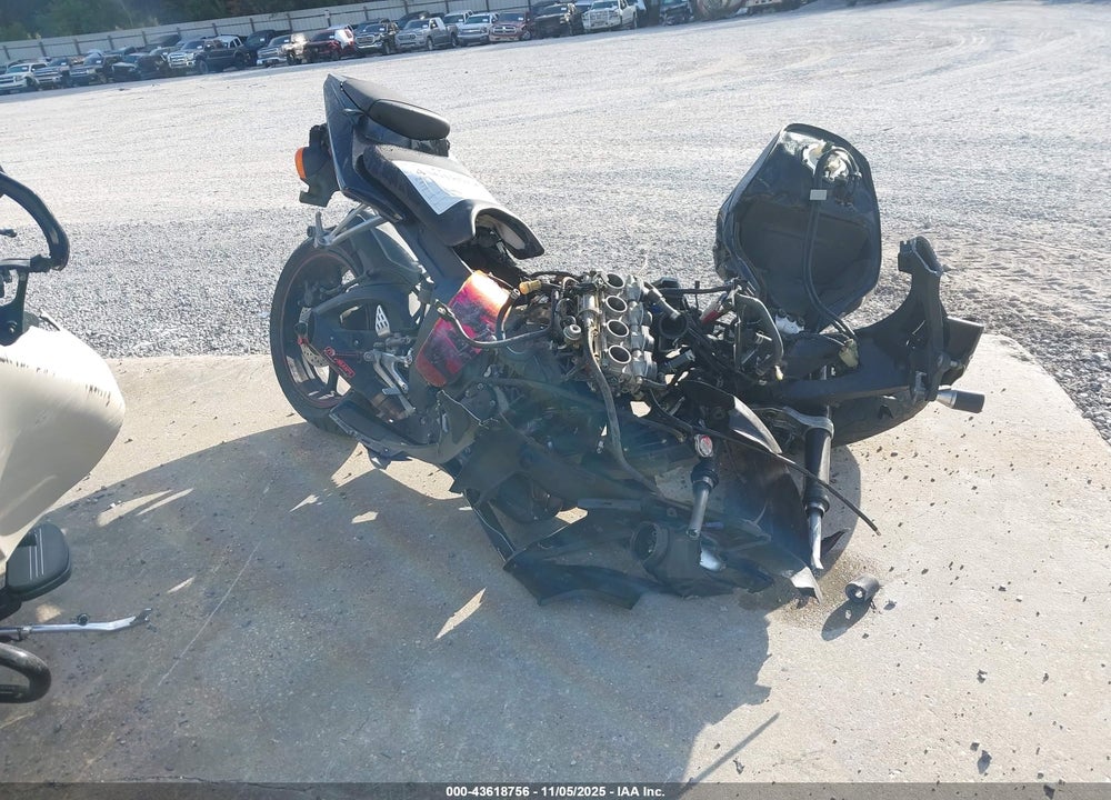 2005 YAMAHA YZFR6 L VIN: JYARJ06E45A022538