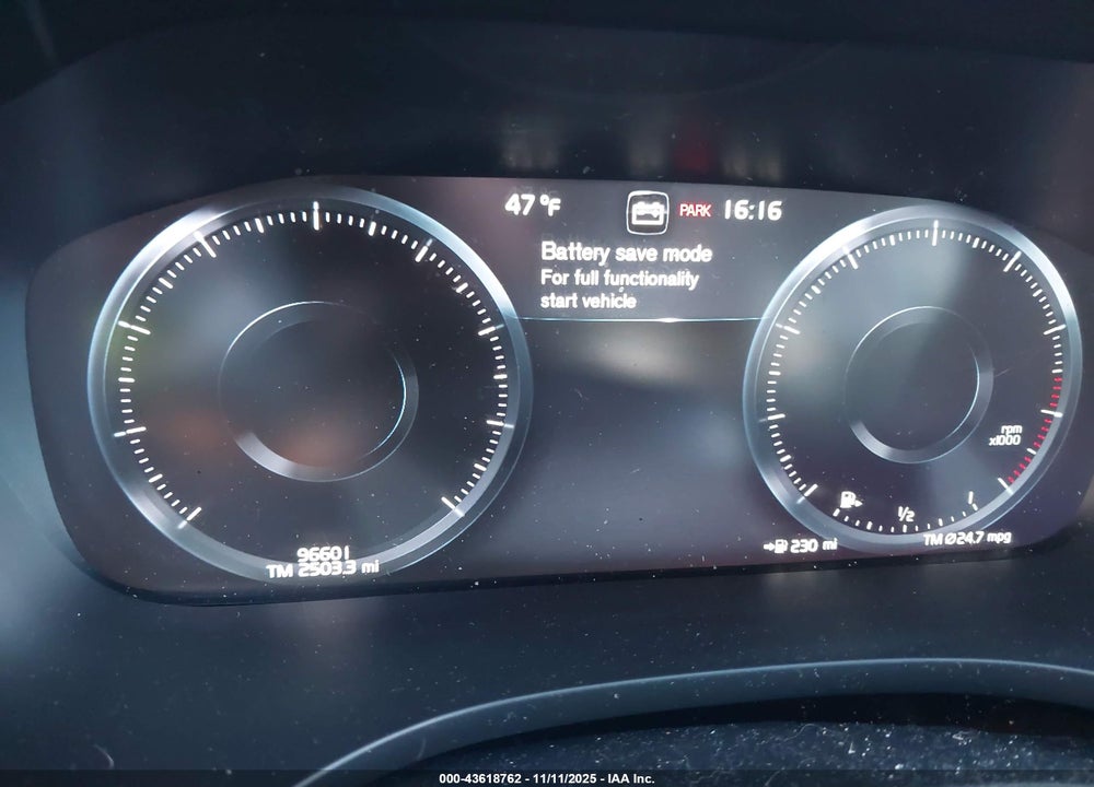 2018 VOLVO XC60 T6 R-DESIGN VIN: LYVA22RMXJB110493