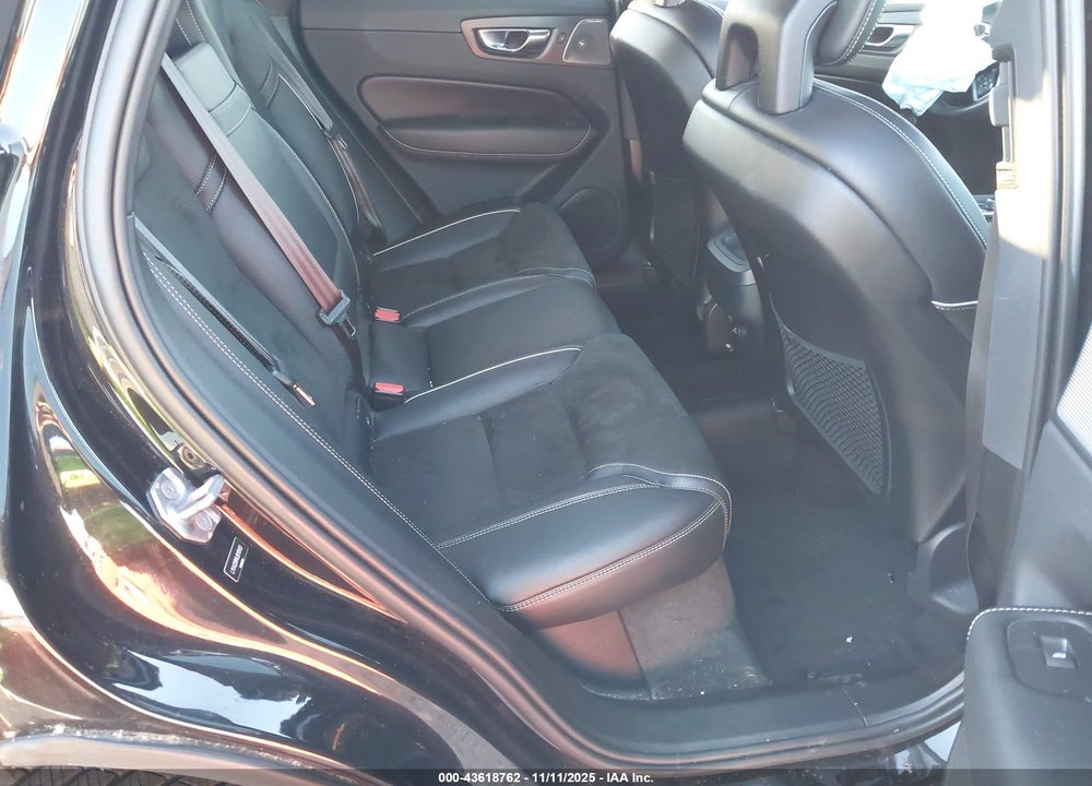2018 VOLVO XC60 T6 R-DESIGN VIN: LYVA22RMXJB110493
