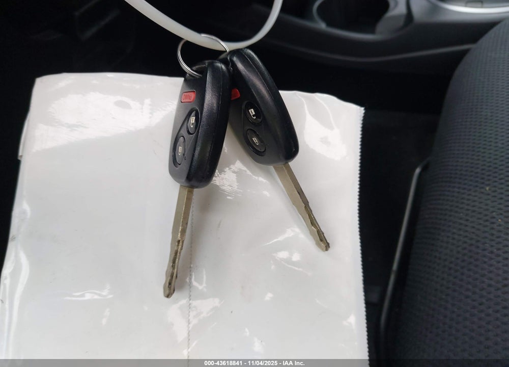 2013 HONDA FIT SPORT VIN: JHMGE8H67DC027092