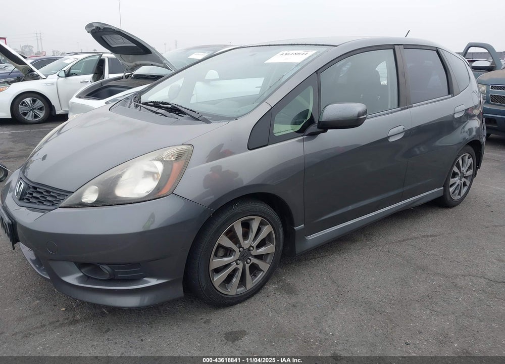 2013 HONDA FIT SPORT VIN: JHMGE8H67DC027092