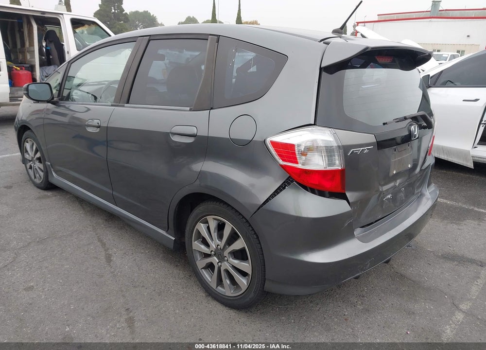 2013 HONDA FIT SPORT VIN: JHMGE8H67DC027092