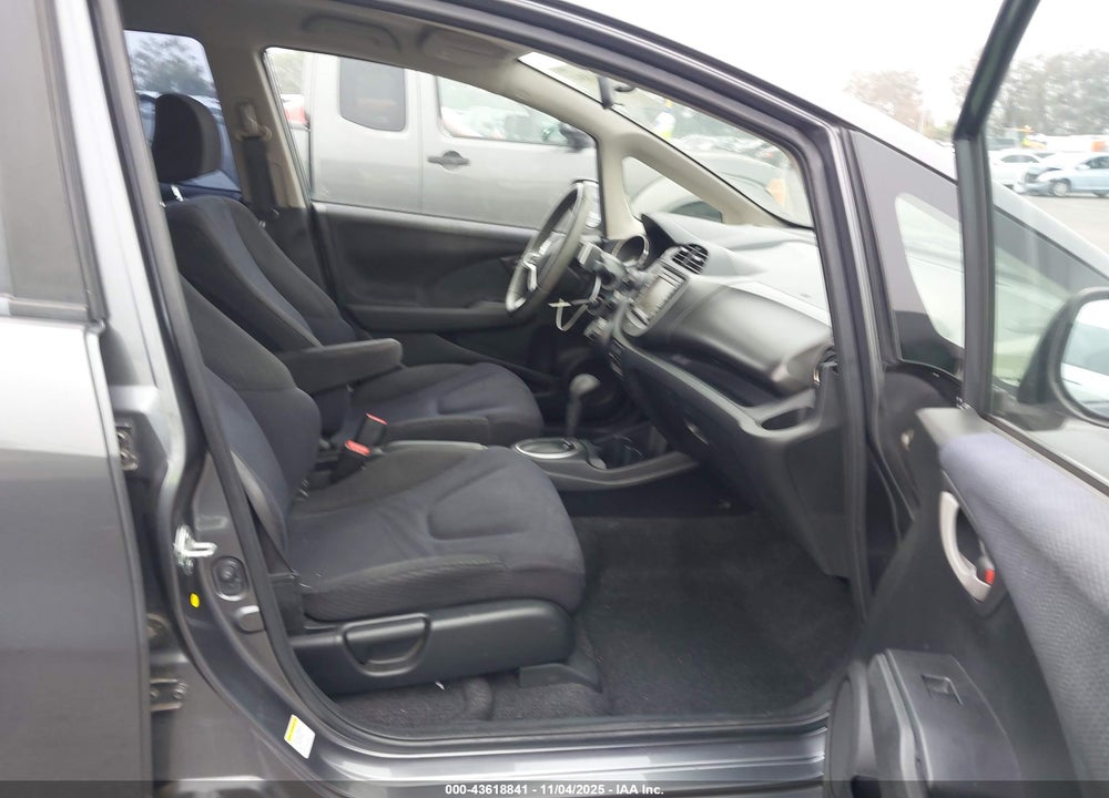 2013 HONDA FIT SPORT VIN: JHMGE8H67DC027092