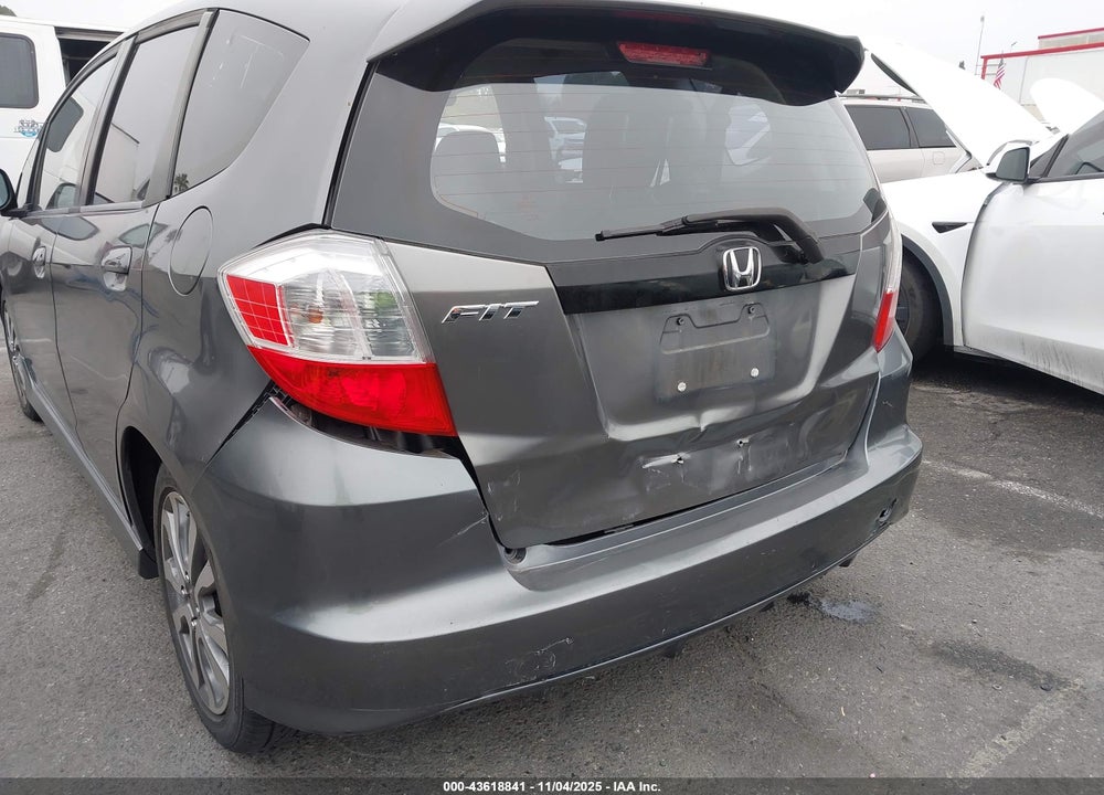2013 HONDA FIT SPORT VIN: JHMGE8H67DC027092