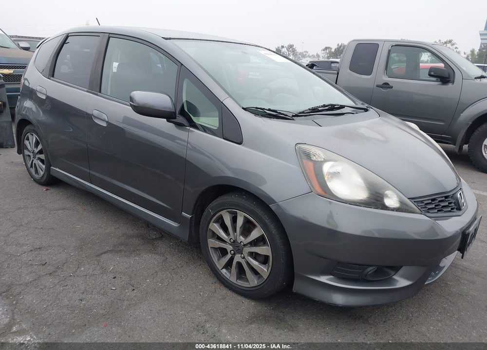 2013 HONDA FIT SPORT VIN: JHMGE8H67DC027092