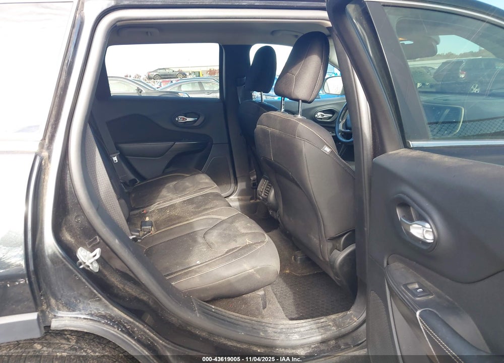 2015 JEEP CHEROKEE VIN: 1C4PJMCB8FW501255