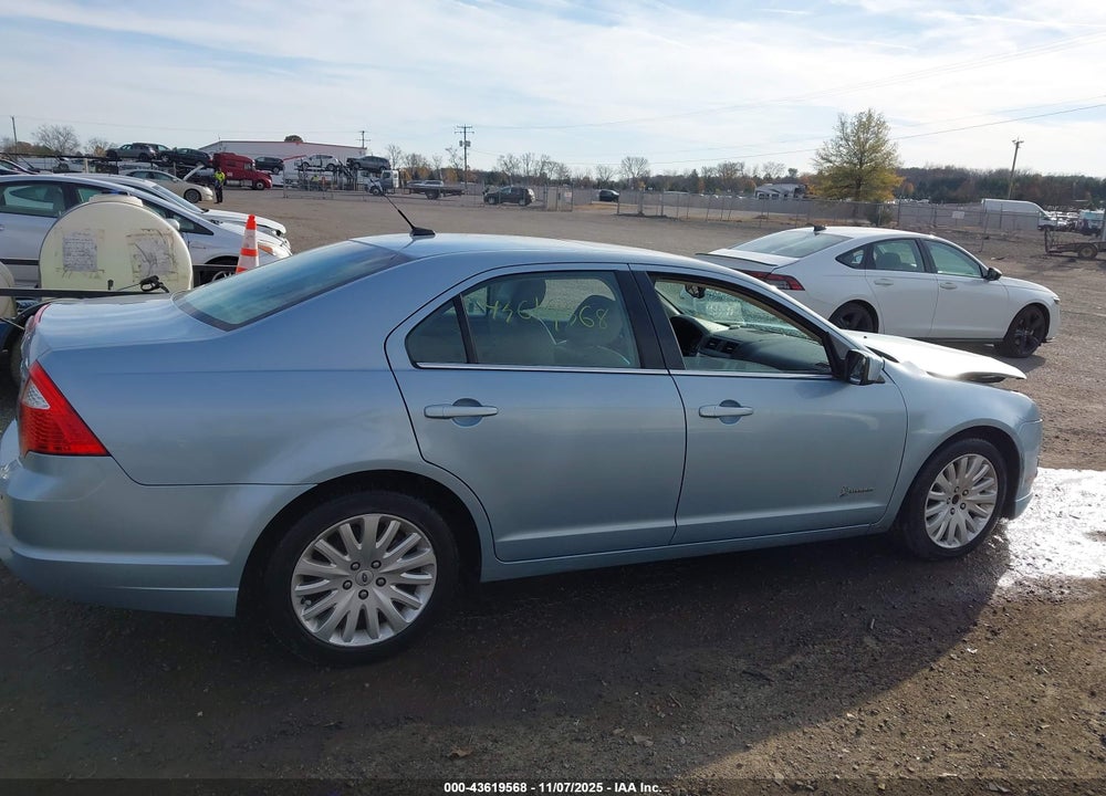 2011 FORD FUSION VIN: 3FADP0L30BR158608