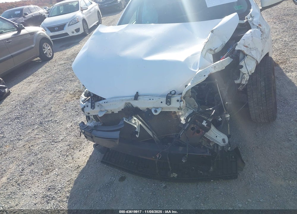 2019 TOYOTA COROLLA LE VIN: 2T1BURHE2KC193729