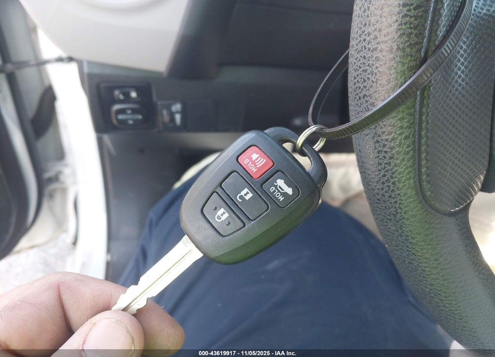 2019 TOYOTA COROLLA LE VIN: 2T1BURHE2KC193729