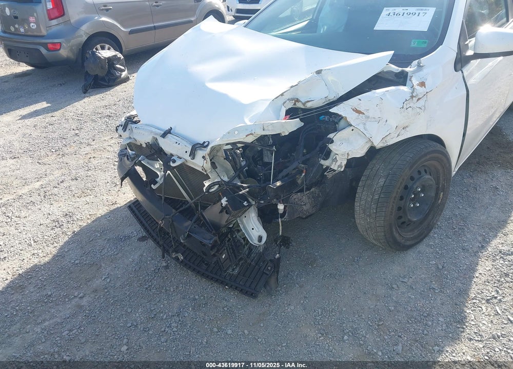 2019 TOYOTA COROLLA LE VIN: 2T1BURHE2KC193729