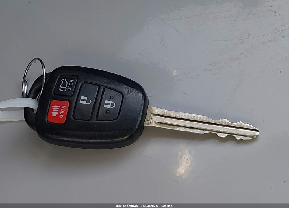 2015 TOYOTA RAV4 XLE VIN: 2T3WFREV4FW175230