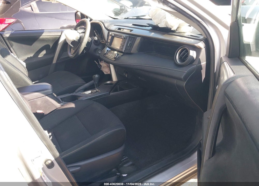 2015 TOYOTA RAV4 XLE VIN: 2T3WFREV4FW175230
