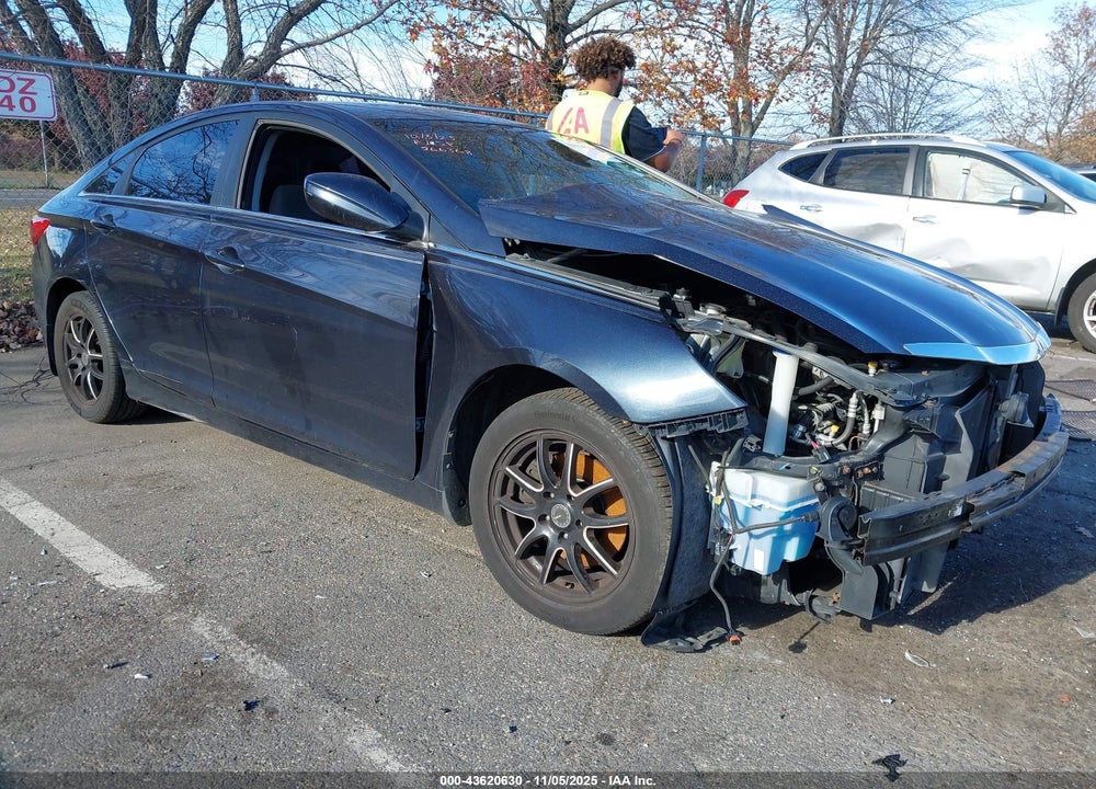 2013 HYUNDAI SONATA GLS VIN: 5NPEB4AC1DH566368