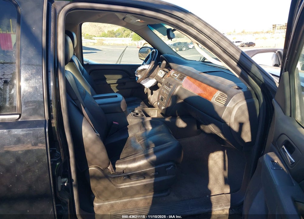 2011 CHEVROLET TAHOE LT VIN: 1GNSCBE05BR105336