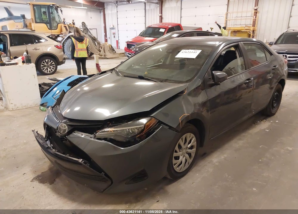 2018 TOYOTA COROLLA LE VIN: 5YFBURHE2JP853847