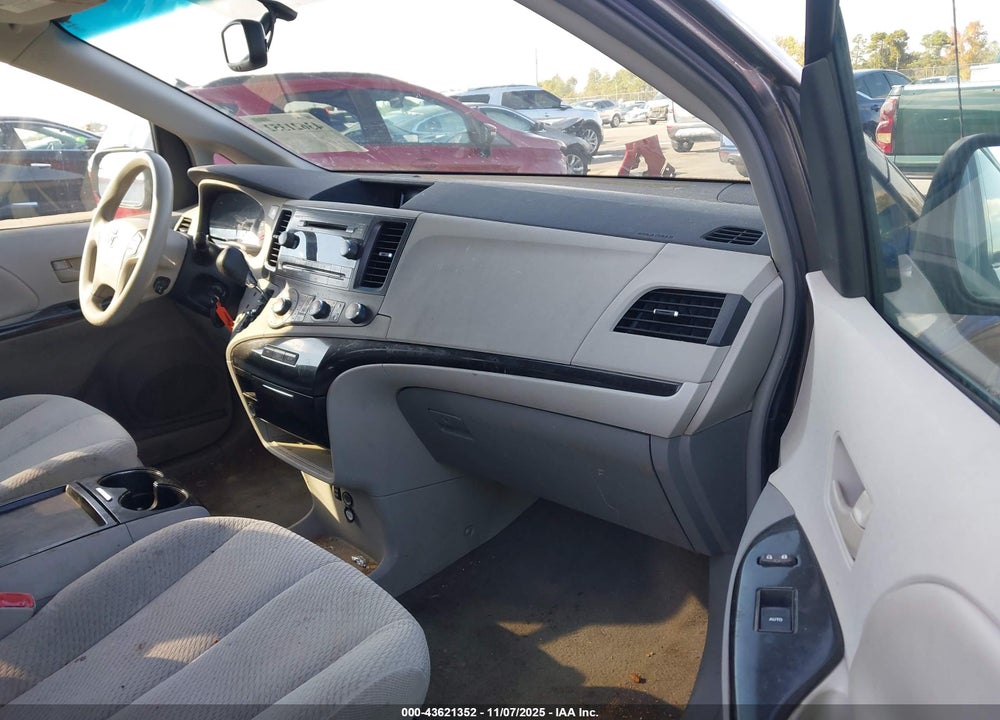 2011 TOYOTA SIENNA LE V6 VIN: 5TDKK3DC1BS061771