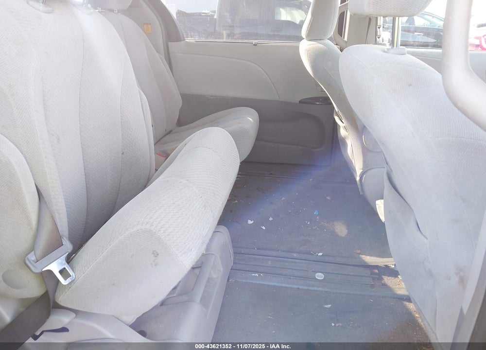 2011 TOYOTA SIENNA LE V6 VIN: 5TDKK3DC1BS061771