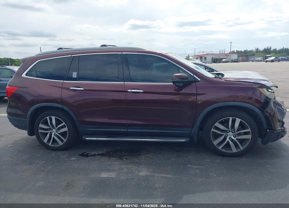 2017 HONDA PILOT TOURING VIN: 5FNYF5H95HB029847
