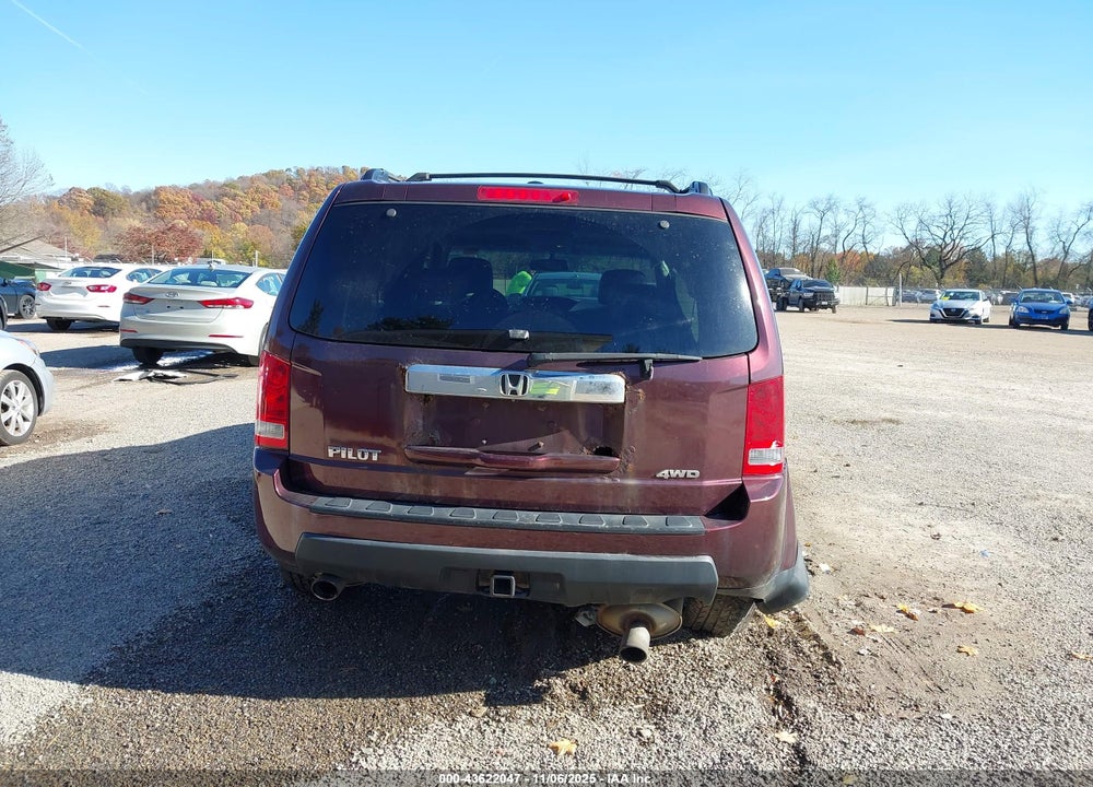 2011 HONDA PILOT EX-L VIN: 5FNYF4H65BB024896
