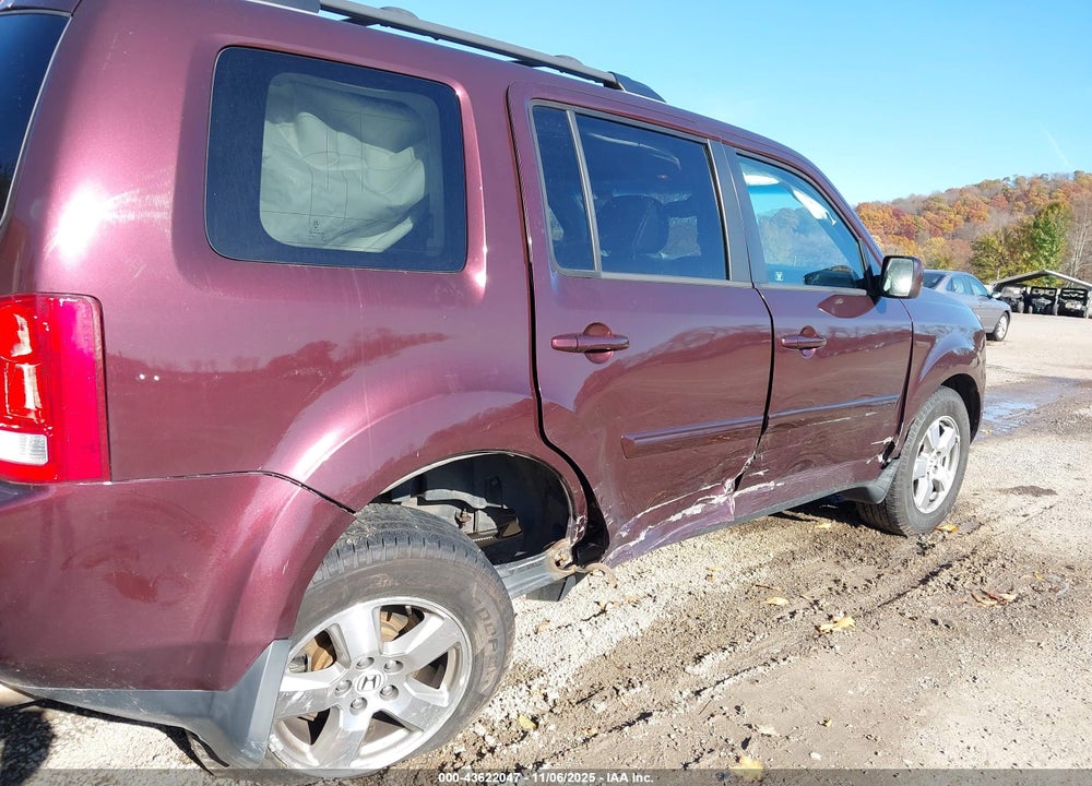2011 HONDA PILOT EX-L VIN: 5FNYF4H65BB024896