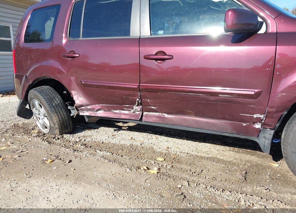 2011 HONDA PILOT EX-L VIN: 5FNYF4H65BB024896