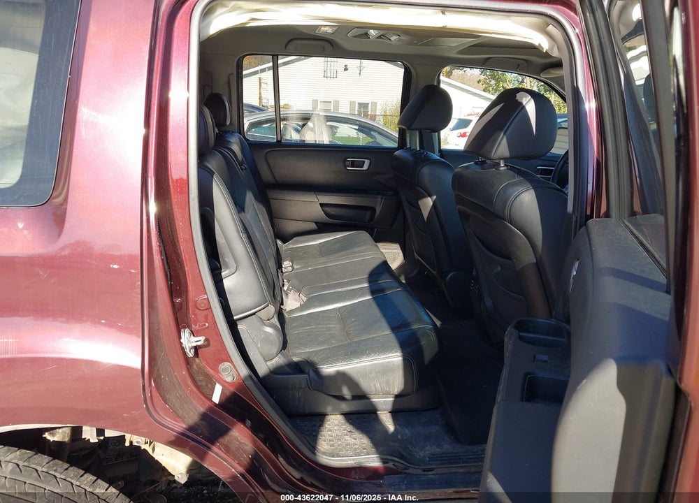 2011 HONDA PILOT EX-L VIN: 5FNYF4H65BB024896