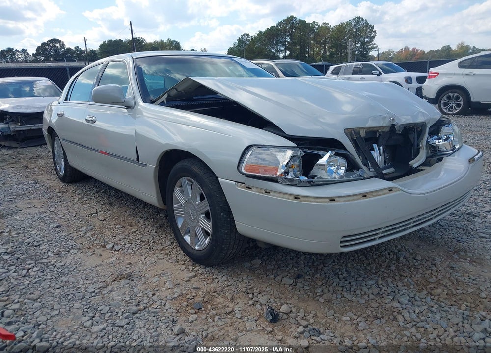 2005 LINCOLN TOWN CAR SIGNATURE LIMITED VIN: 1LNHM82W75Y624907