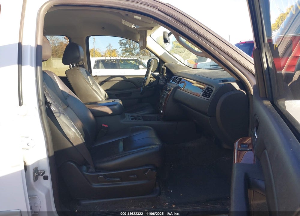 2010 CHEVROLET TAHOE LT VIN: 1GNMCBE35AR203624