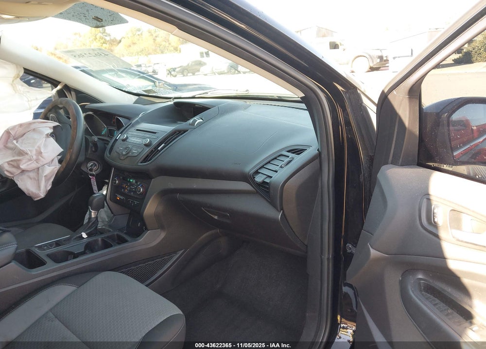 2017 FORD ESCAPE VIN: 1FMCU9G91HUB64609