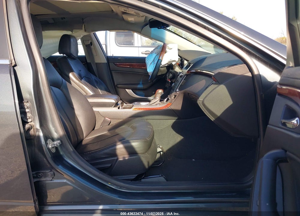 2011 CADILLAC CTS LUXURY VIN: 1G6DG8EY6B0110647