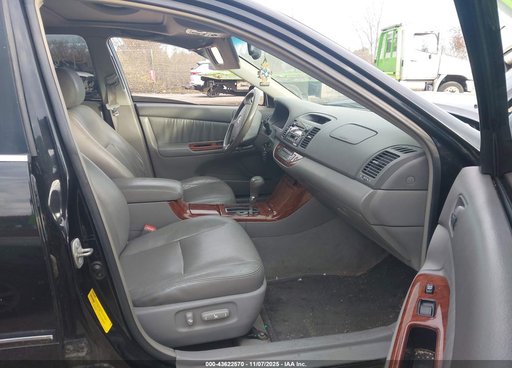 2005 TOYOTA CAMRY XLE V6 VIN: 4T1BF30K05U613516