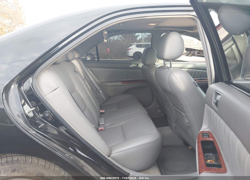 2005 TOYOTA CAMRY XLE V6 VIN: 4T1BF30K05U613516
