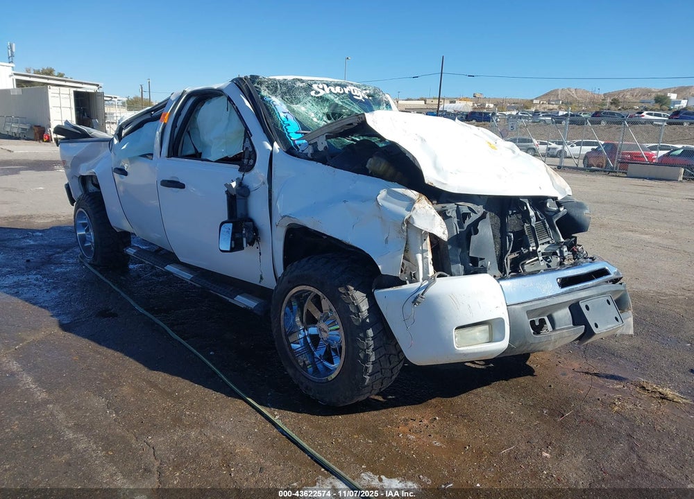 2011 CHEVROLET SILVERADO 1500 LT VIN: 3GCPKSE33BG175042