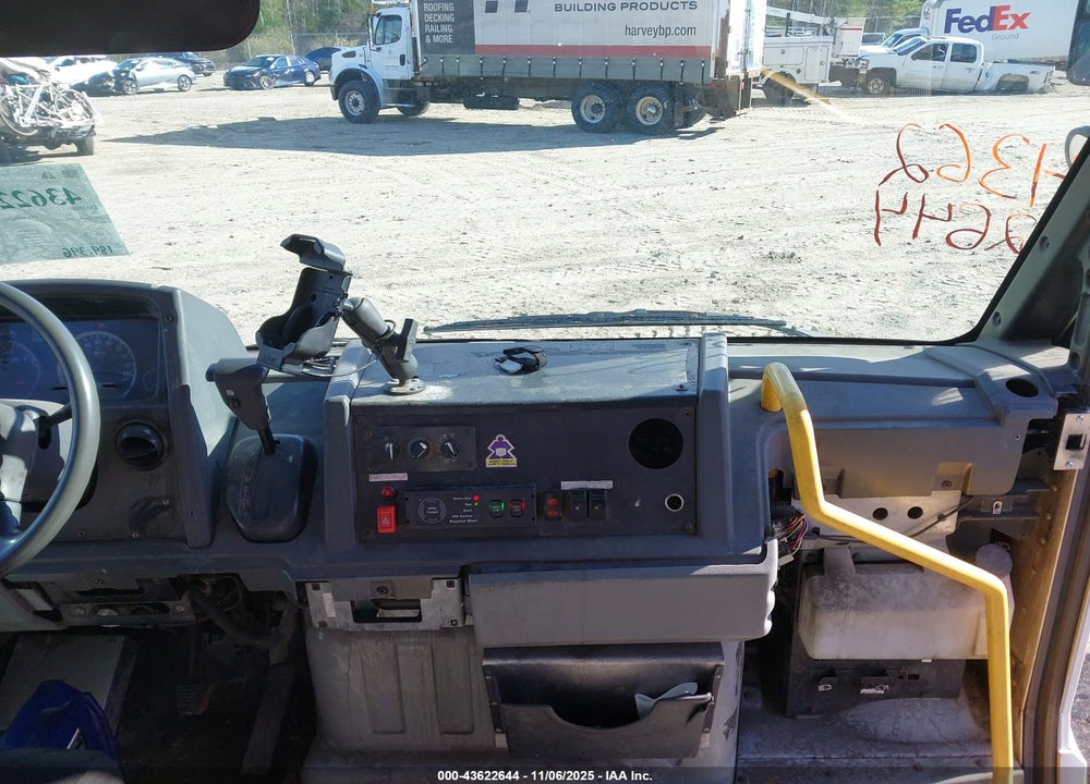 2013 ISUZU COMMERCIAL VAN VIN: JALB4T172D7W01643