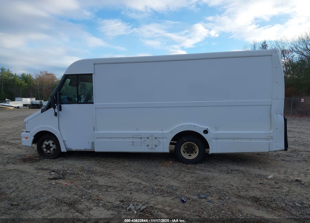 2013 ISUZU COMMERCIAL VAN VIN: JALB4T172D7W01643