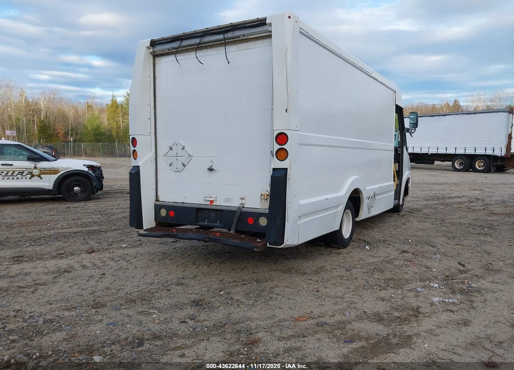 2013 ISUZU COMMERCIAL VAN VIN: JALB4T172D7W01643