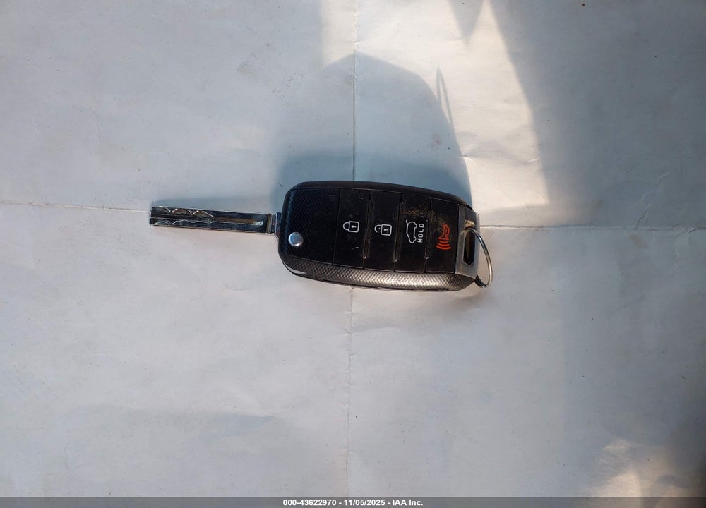2015 KIA SORENTO LX VIN: 5XYKT3A67FG555017