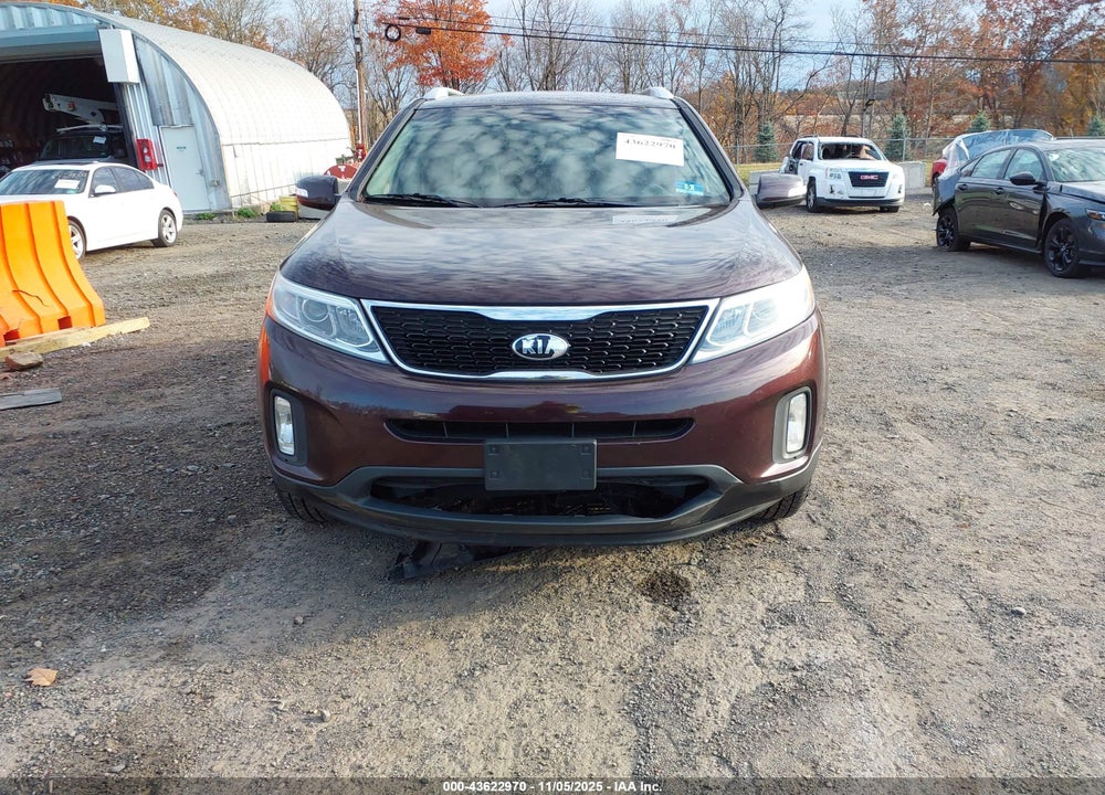 2015 KIA SORENTO LX VIN: 5XYKT3A67FG555017